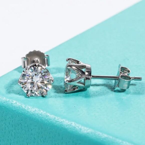 Certified 1 carat VVS1 Moissanite Luxury Stud Earrings - Picture 3 of 7